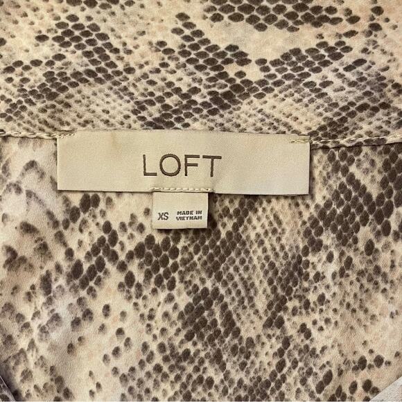 LOFT snakeskin print sleeveless blouse. Size XS - Picture 3 of 3